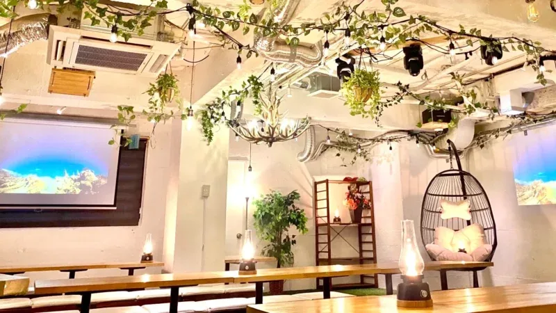 渋谷で20~40名規模の貸切パーティー♪ドライフラワーが可愛いおしゃれな空間。カラオケやゲームも楽しめる!